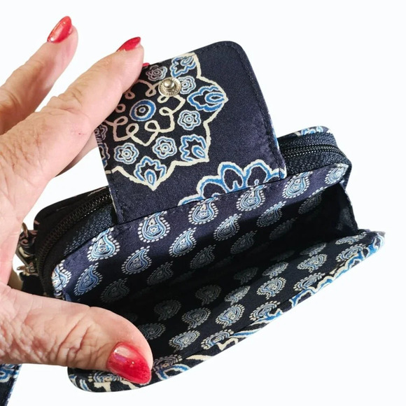 Vera Bradley All Around Zip Wristlet Wallet Blue Bandana Pattern EUC - Picture 4 of 9
